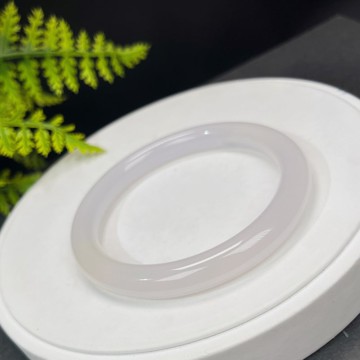 精品 淺紫調白瑪瑙手鐲 62MM 冰潤起光圓條玉髓手環 靈性親和解壓