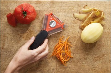 廚房不銹鋼多功能削皮器家用水果削皮刀刨絲器【摩可美家】