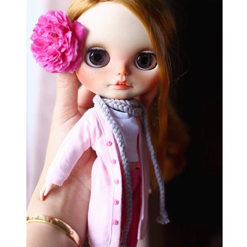 Neo Blythe 娃娃套裝。