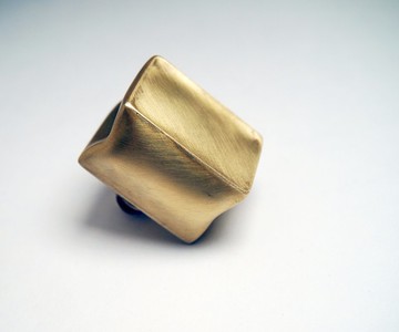 【Vase系列】 #c33 擠壓的記憶立方胸針/ 黃銅/ 手工禮物/ 客製化