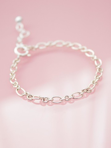 Q Chain Bracelet
