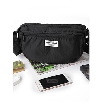 超輕大容量斜挎包休閑運動尼龍布防水簡約單肩包韓百搭時尚半圓包