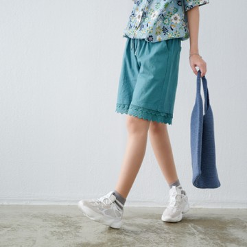 慢 生活 立體蕾絲邊五分寬版短褲- 綠/卡其