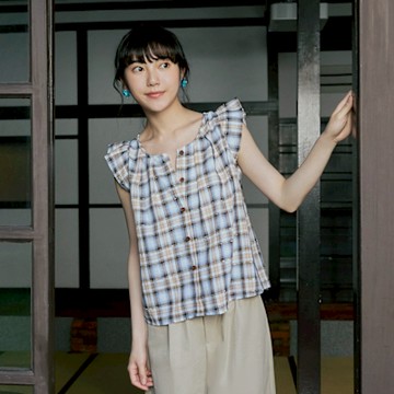 OB嚴選中大尺碼-日系格紋流蘇刺繡荷葉袖排釦上衣《AB20116》