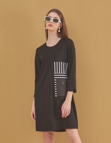 ★【喜芝梅】縱橫條紋拼接口袋造型連身洋裝(黑色；M-2L) 223470168