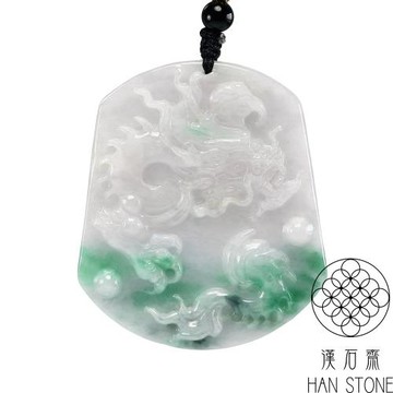 【漢石齋】天然翡翠A貨 護主龍牌玉佩吊墜 飄花種帶辣綠(47*54*5mm)