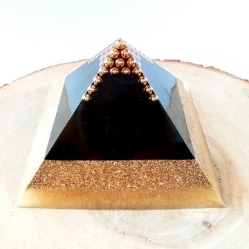 【宇能奧崗】次石墨, 黑碧璽, 有助冥想,提升震動頻率, 消災解厄