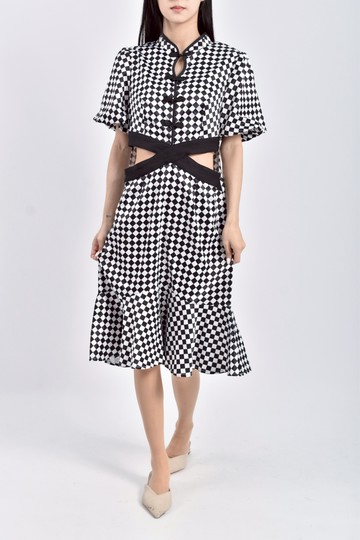 (S) 質感格紋白黑色洋裝