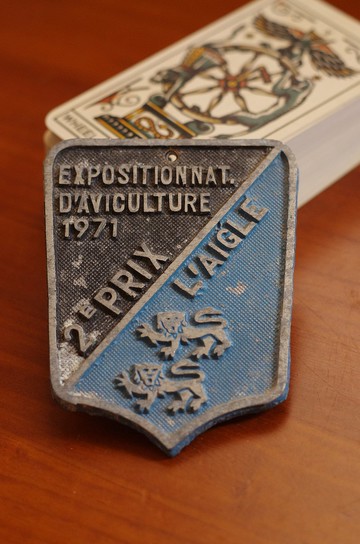 -老又好雜貨-少見法國製農場獎牌 牆面裝飾 擺飾 鳶尾花 w423