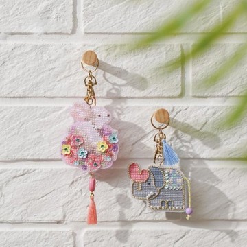 【花園兔 / 愛心象】十字繡 手作吊飾 鑰匙圈材料包 | XiuCrafts