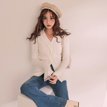 扭結開衩包芯上衣-白【KT222798】