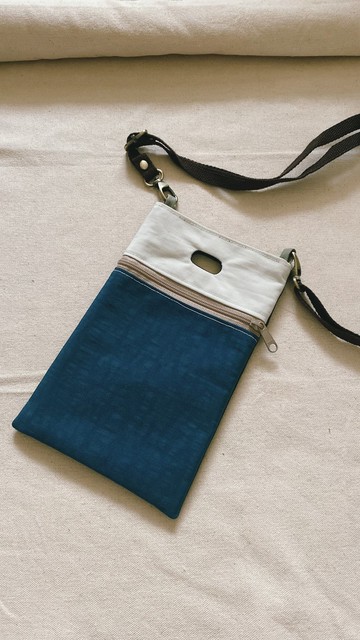 沃十 手機小包 白藍富士