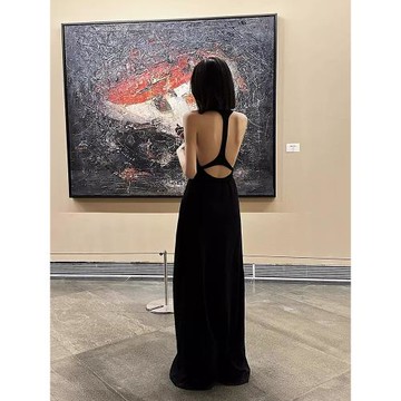 訂婚晚禮服生日小禮裙海邊度假赫本風長款性感黑色吊帶連衣裙女秋