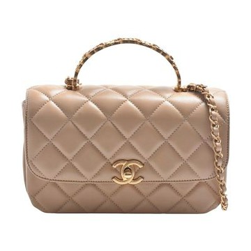 CHANEL 經典雙C LOGO菱格紋羊皮金屬鏤空手柄肩背/斜背包(奶茶色)