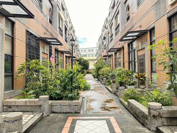 震後屋.鄰路花園別墅.可停3車｜台中市太平區新平路二段