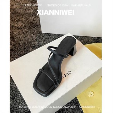 方頭涼拖鞋女夏外穿時尚2025年新款一字帶法式粗跟沙灘鞋高跟鞋女