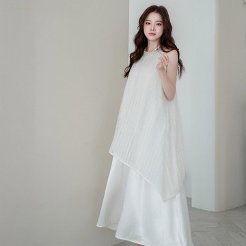 現貨★削肩後綁帶拼接勾花簍空緞面連衣裙(共2色)0520 【NR0990】