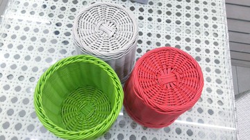 手工編制彩色仿藤編面包籃水果籃菜籃零食收納簍塑料美式展示籃筐