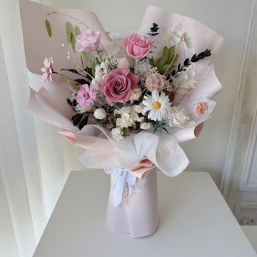 SEE 看見花藝設計|情人節|永生玫瑰 |生日|花時願語玫瑰擴香花束