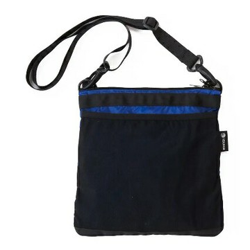 【【蘋果戶外】】ISUKA 336012 輕量登山隨身袋 藍 70g 側背包 隨身小物相機手機零物方便收納拿取