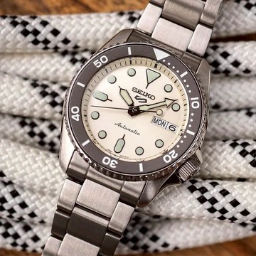 【SEIKO】精工5 Sports 縮小款水鬼SRPK31K1 鋼錶帶 潛水機械錶 4R36-14B0S白/銀38mm