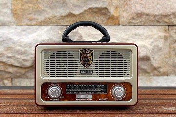 【免運】高品質 多功能 收音機 播放器 音樂機 三波段可遙控u盤 插卡