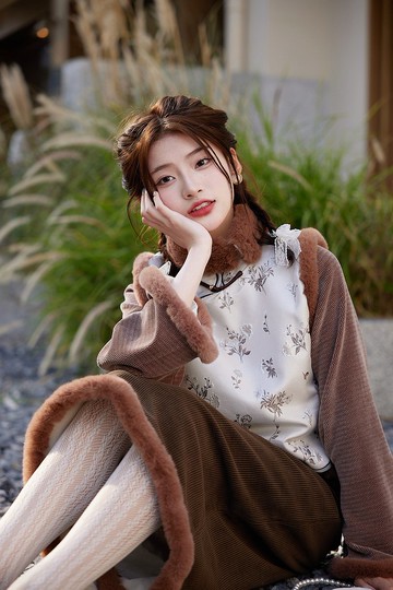 白色碎花拼接袖 中式秋冬加絨毛領上衣少女外套 春節過年戰袍