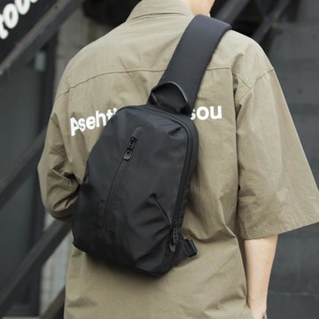 潮牌男士胸包時尚百搭騎行背包運動簡約單肩斜挎包日系休閑包包男