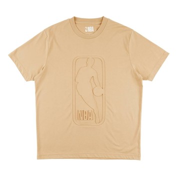 NBA 基本版 立體壓印 短袖上衣 LOGO MAN-卡其色-3325102332