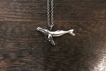 在飛的大翅鯨銀項鍊