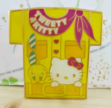 【震撼精品百貨】Hello Kitty 凱蒂貓~KITTY&TW徽章-黃