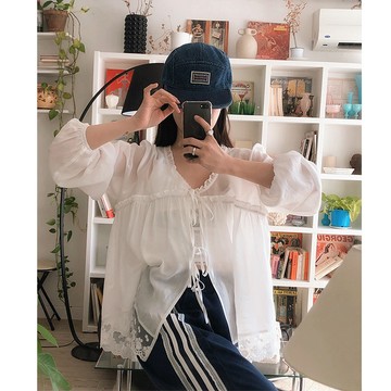 ˏˋ 𝐻𝑒𝑦 𝑆𝑝𝑟𝑖𝑛𝑔 - ̗̀ 🌷⛅️ ̖́‎chic 韓版絕美重工設計感薄款防曬拼接蕾絲開衫繫帶襯衫
