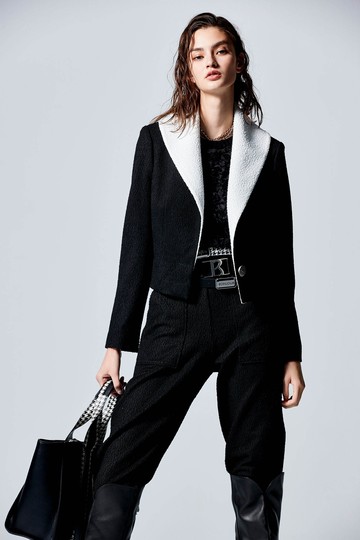 大翻領黑白配色短外套