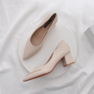 軟皮氣質中跟單鞋女2025新款秋款粗跟高跟鞋秋天尖頭淺口四季鞋女
