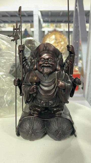 紫銅色四臂大黑天2.9公斤左右，佛像高21厘米，底座左右14