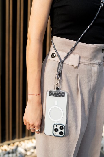 ESSENTIALS iPhone 專用手機揹帶 -附AirPodsPro2掛繩 - 普魯士藍