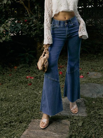 彈力牛仔拼接設計下襬抽鬚高腰喇叭褲