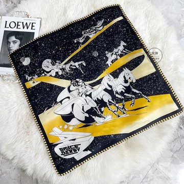 新款高檔黑金色太空賽馬真絲絲巾女100%桑蠶絲圍巾65cm小方巾送禮