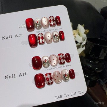 ➕最新設計款穿戴甲💅【烏梅菱格】紅色聖誕秋冬菱格波點碎鑽點綴百搭顯白純手工穿戴甲短方圓穿戴甲 WW2G