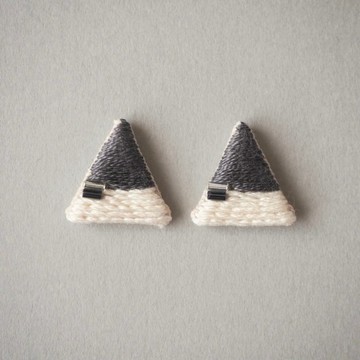 刺繡耳環 灰色 適合外出 休閒