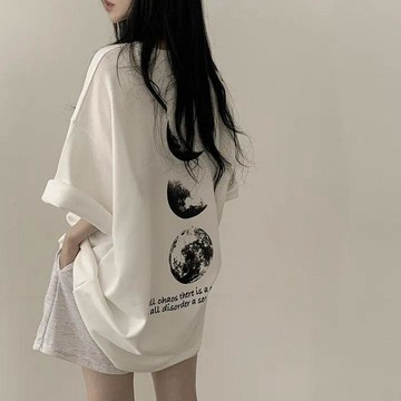 已售9642件💖Vuja de 純棉 t恤 短袖上衣女 月亮印花 T恤 韓國上衣 oversize T恤 寬鬆上衣 i
