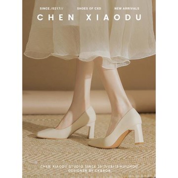 法式方頭中跟高跟鞋通勤女鞋粗跟秋冬季新款白色單鞋奶奶鞋配裙子