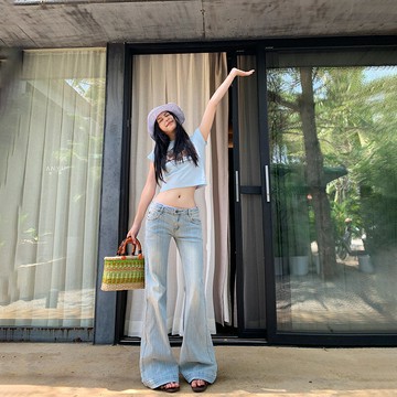 淺藍低腰微喇叭牛仔褲女秋季新款不貼腿彈力顯瘦百搭美式喇叭褲子鑫弘-素時衣櫥