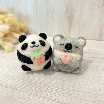 熊貓無尾熊 花園小動物 羊毛氈娃娃 療癒 送禮 熊熊 貓熊 草莓