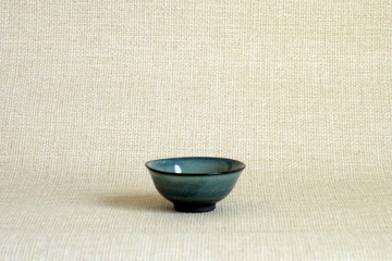 青白瓷酒器 c
