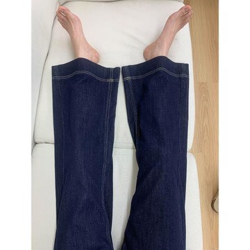 深藍色不貼腿微喇牛仔褲女春季新款大碼胖mm高腰顯瘦寬松喇叭褲子