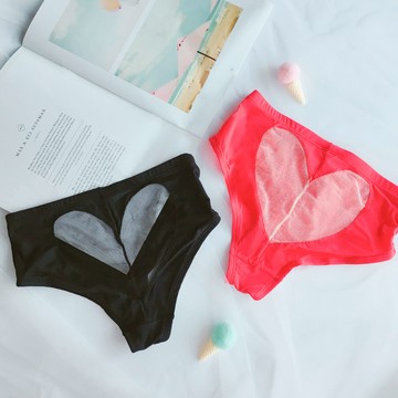 內褲-心有獨鍾-Mini Queen絲柔滑面拼接心型鏤空網紗小褲 (２色S~L)