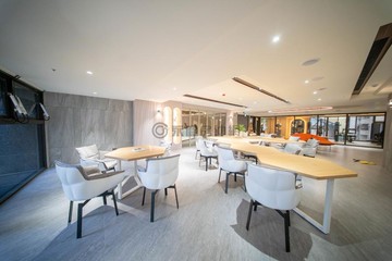 星玥灣｜亞灣三多商圈｜三面採光三房＋平移車位｜高雄市苓雅區三多四路