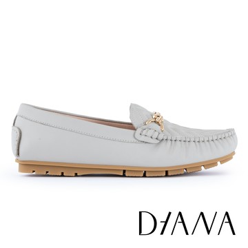 DIANA 經典馬銜釦菱格壓紋樂福平底鞋 灰色 #55342
