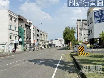 新營市區近家樂福30米路大路面金店面｜台南市新營區民生路